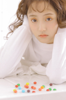 用剪刀划开女孩子所有的衣服
